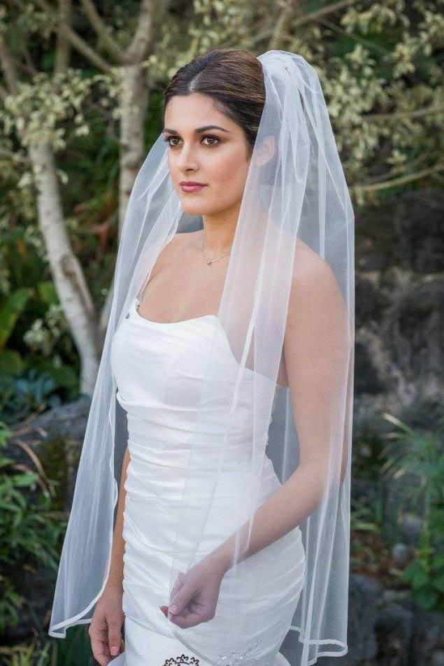 Simple Fingertip-Length Bridal Veil