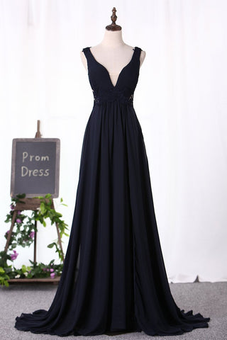 A Line Prom Dresses V Neck Chiffon With Applique And Slit