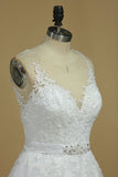 Gorgeous Sleeveless Scoop Wedding Dresses Tulle With Applique And Pearls