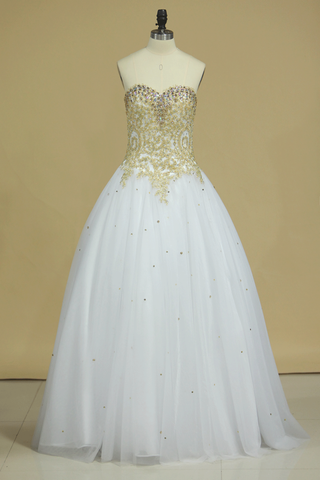 Ball Gown Sweetheart Quinceanera Dresses With Beads And Applique Tulle