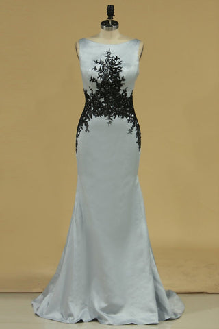 Open Back Bateau Evening Dresses With Applique Satin Floor Length