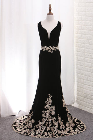 V Neck Mermaid Velvet Evening Dresses With Applique Sweep Train